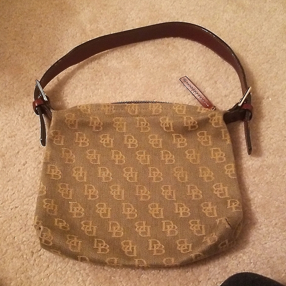 Dooney & Bourke Handbags - Dooney and Bourke bag